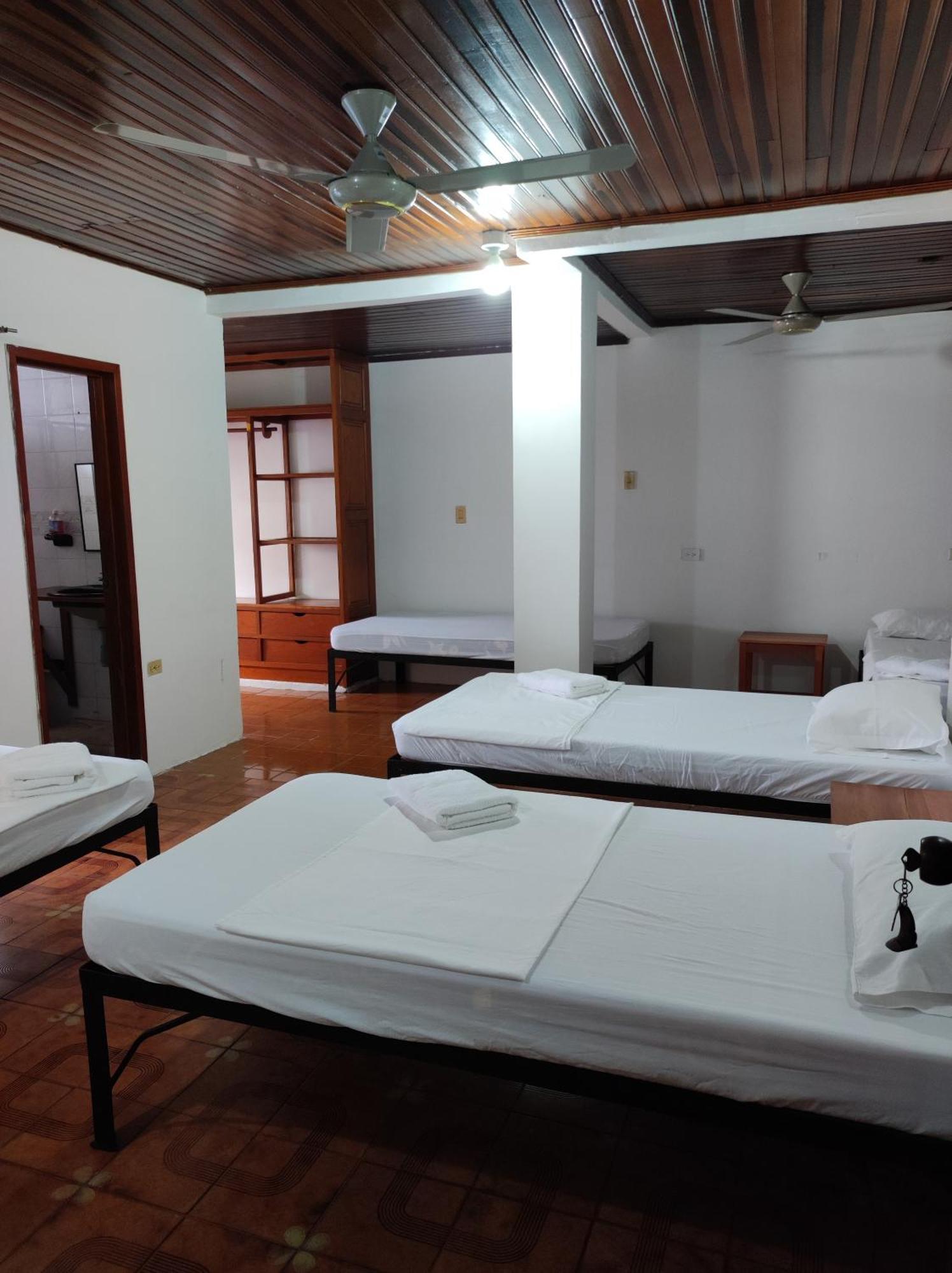 Leticias Guest House Letícia Exterior foto